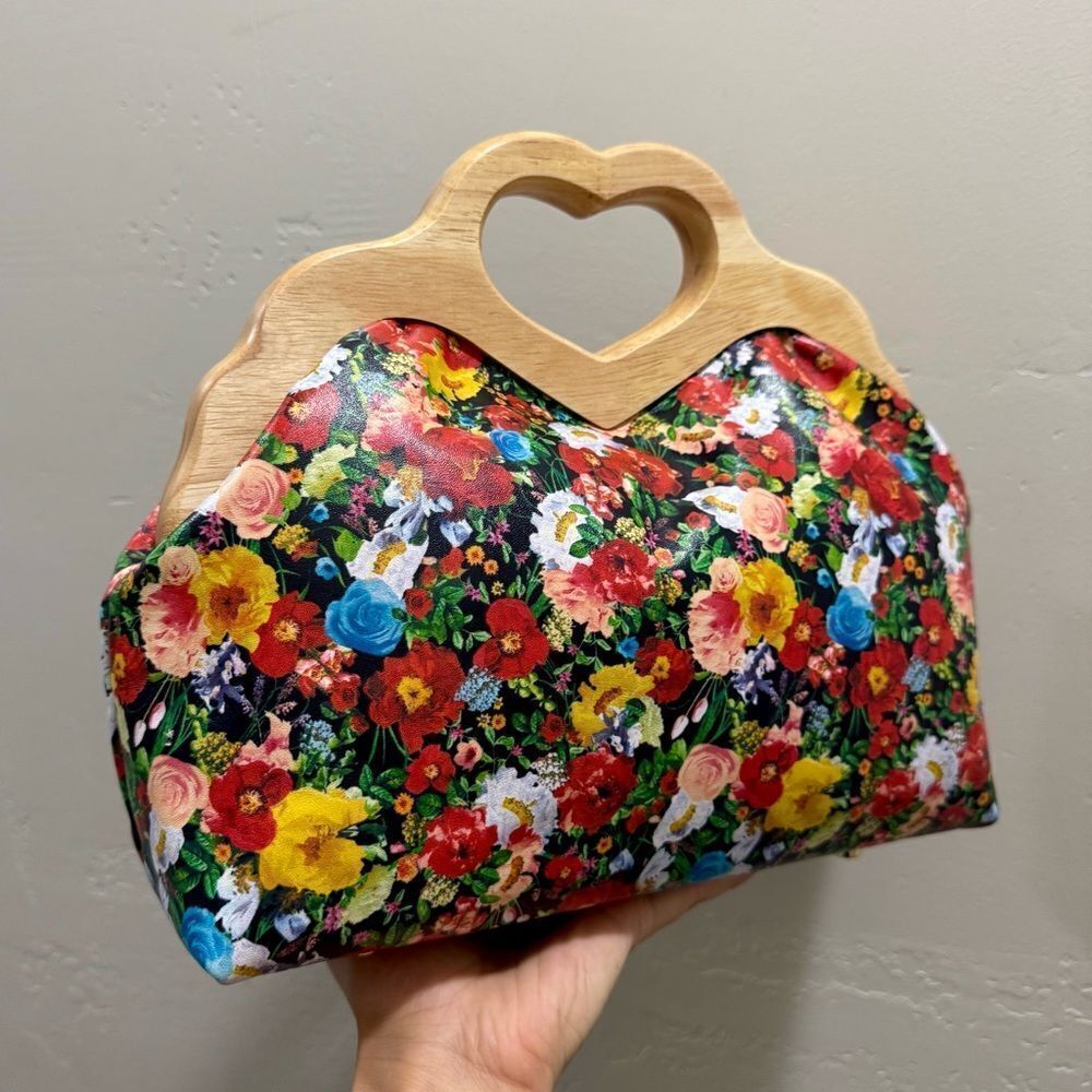 Large Genuine Leather Floral Printed with Chic Heart Shaped Wooden Frame Bag - Picture 5 of 12